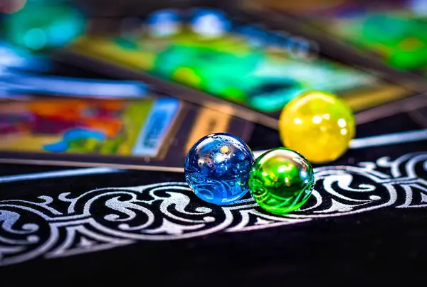 İskambil oynuyorum. Şans kavramı.