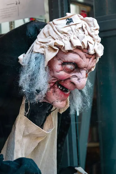 Cadılar Bayramı teması: Korkunç cadı 