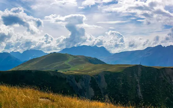 Dağların güzel manzarası