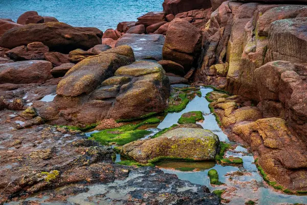 Cote de Granite Rose 'daki deniz manzarası çok güzel.