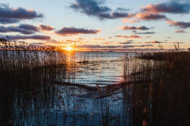 Gölde güzel bir gün batımı