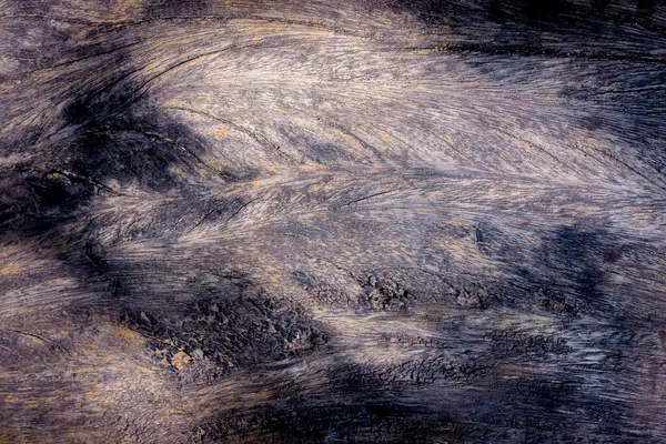 Bu görüntü eski ahşabın karmaşık ve yıpranmış dokusunu yakalar. Doğal desenler ve buğday görsel olarak çekici ve kırsal bir estetik yaratıyor, arka plan veya tasarım elementleri için mükemmel..