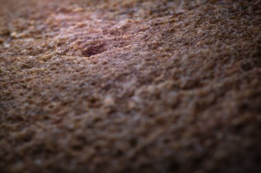 Yumuşak bulanık ve dünyevi tonlara sahip soyut taş dokusu, arka plan, tasarım projeleri veya yaratıcı sunumlar için ideal.