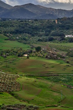 Ronda kasabası İspanya 'yı çevrelemektedir. Yüksek kaliteli fotoğraf.