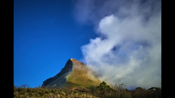 Benbulben Mountain Ireland Niski Chmury Time Lapse Wideo Wysokiej Jakości — Wideo stockowe