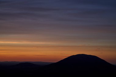 İrlanda dağları sabah sisi. Yüksek kalite fotoğraf