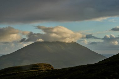 İrlanda bataklıkları bulutlu vadi. Yüksek kalite fotoğraf