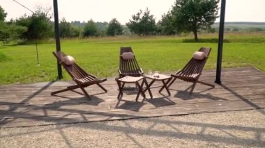 Ahşap bir çardağın içi. projeniz için video.