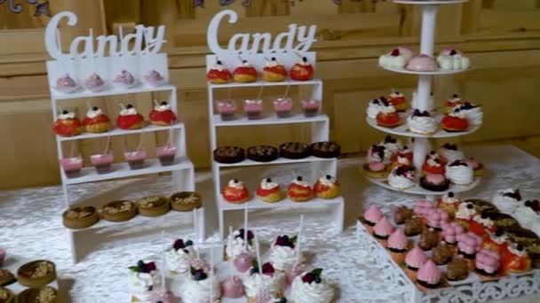 White Candy Bar Bröllop Godisbuffé Video För Ditt Projekt — Stockvideo