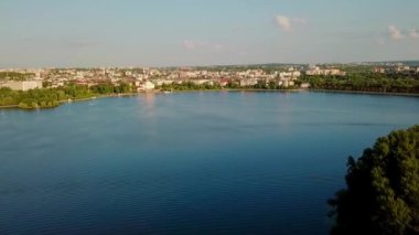 Los Angeles Şehir Merkezi Günbatımı Skyline Echo Park Göl Havadan Gelen Atış İleri. projeniz için video.