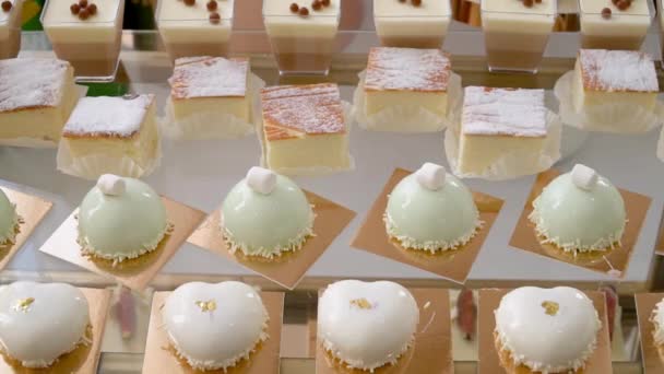 White Candy Bar Hochzeit Süßigkeitenbuffet Bewegen Kamera Nahaufnahme Video Für — Stockvideo