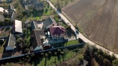 Bir kuadkopterden köyün panoramasını çekmek. projeniz için video.