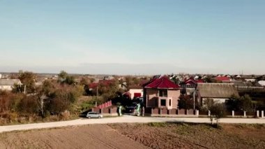 Bir kuadkopterden köyün panoramasını çekmek. projeniz için video.