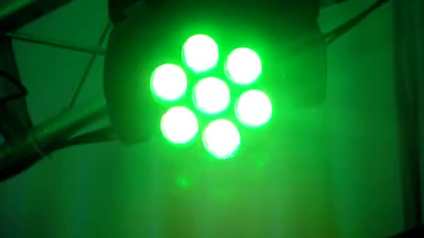 Projektör Işıkları Sahnesi Sahnesi Yanıp Sönen Işıklar Klübü Flaş Işıklar — Stok video