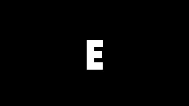 黒い背景のEの白いアイコン アメリカのアルファベット 英語で書かれています プロジェクトのダイナミックスタイル映像 モーショングラフィックスと合成のための4Kビデオアニメーション — ストック動画