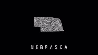 Nebraska eyaletinin tebeşir çizim tarzı silüeti. Koyu arkaplan üzerinde el çizimi çizgi dokusu, ABD devlet haritasının minimalist ve sanatsal temsili.