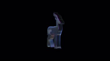 Hassas cam ceylan koyu siyah zeminde dönüyor, şeffaf kıvrımlar ortaya çıkarıyor ve parıldayan ışık yüzeyi karmaşık bir heykel zarafetiyle yakalıyor.