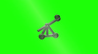 Metalik ortaçağ trebuşet mekanizması yeşil ekran arka planına karşı güçlü yay yörüngesine sahip taş mermiyi fırlatıyor, tarihi kuşatma silah mühendisliği gösteriyor