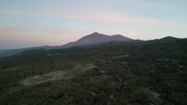 Teide dağının üzerinde gün batımı