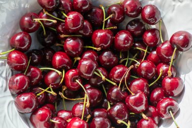 beyaz porselen kase kiraz