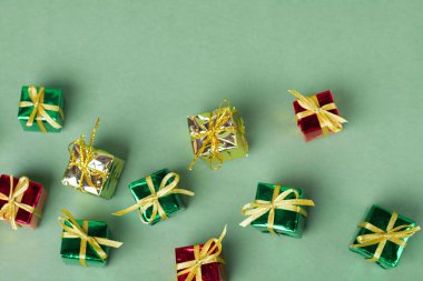 Renkli Noel Küçük Hediye Kutusu