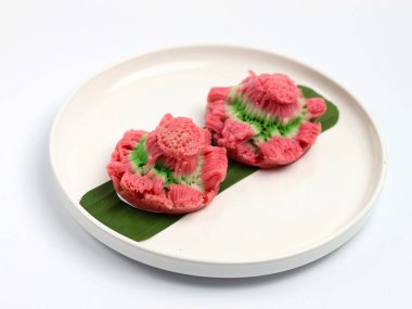 Bikang, geleneksel Endonezya keki pirinç unu, yumurta ve hindistan cevizi sütünden yapılır.