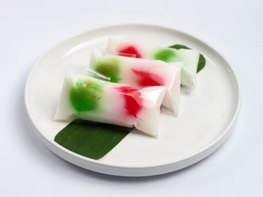 Kue Mendut ya da Kue Bugis, Endonezya 'nın geleneksel pirinç unundan yapılan tatlısı.,