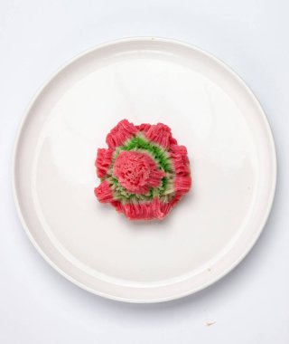 Bikang, geleneksel Endonezya keki pirinç unu, yumurta ve hindistan cevizi sütünden yapılır.