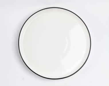 Beyaz arka planda siyah kenarlıklı beyaz plaka