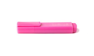 Beyaz arkaplana renkli kelimeler yazmak için pembe fosforlu kalem