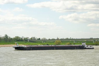 Emmerich, Almanya, 04-10-2024, River Rhine, DETTMER 113, tank gemisi