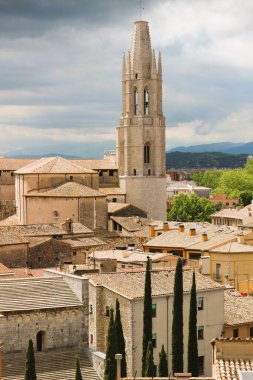 2019 ilkbaharında güçlü Girona kasabası.
