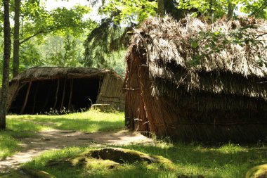 Yerleşim yerinin açık hava müzesindeki ahşap ev.