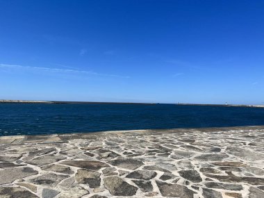 Porto mavi gökyüzü ile güzel okyanus manzarası