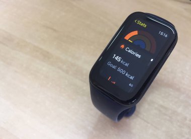 Akıllı saatlerdeki teknoloji egzersiz sırasında bilgiyi izleyebilir..