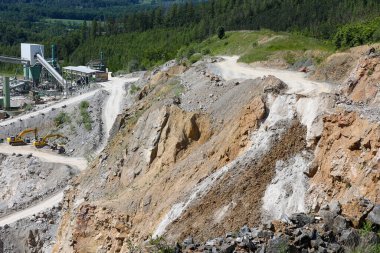 Ormanda kömür madeni