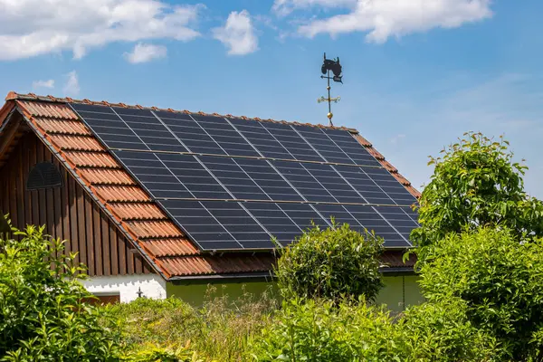 Sauerland 'de bir fotovoltaik güneş enerjisi santrali.