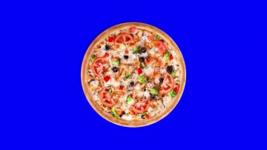 Restoran menüsü için mavi ekran krom üzerine pizza..