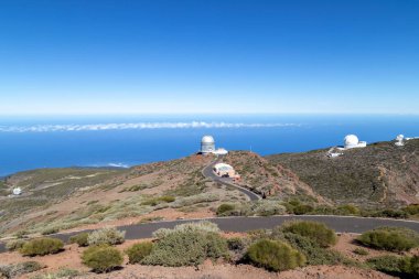 La Palma adasındaki dağlarda uzay teleskopları (Kanarya Adaları, İspanya)