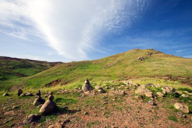 Madeira adasındaki Ponta de So Loureno yüksek kayalıkları (Portekiz))