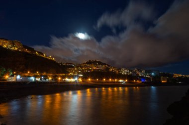 Geceleri Cmara de Lobos 'a yakın Praia Yürüyüş Yolu' nda (Madeira, Portgual)
