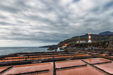 La Palma adasındaki Salinas de Fuencaliente 'de tuz üretimi (Kanarya, İspanya)