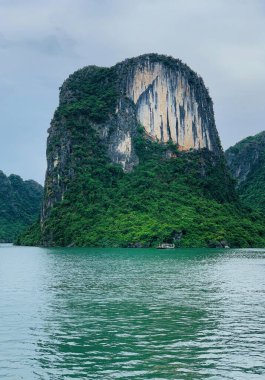 Deniz manzaralı güzel adalar, Ha Long Körfezi, Vietnam