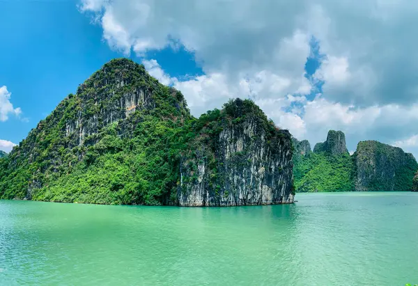 stock image beautiful view of islands in the sea, Ha Long Bay, Vietnam