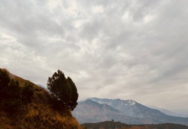 Dağları ve bulutları olan güzel bir manzara, Hayber Pakhtunkhwa, Pakistan