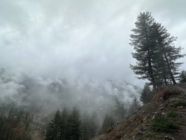 Sisin içinde bir dağ olan güzel manzara, Hayber Pakhtunkhwa, Pakistan