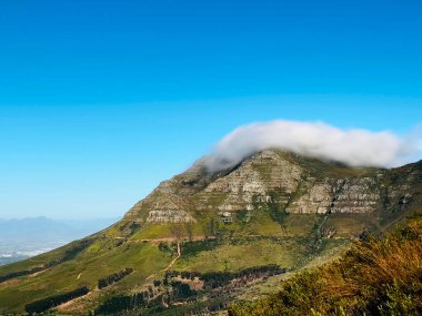 Masa Dağı üzerinde bulut, Masa Dağı Ulusal Parkı, Cape Town, Batı Burnu, Güney Afrika