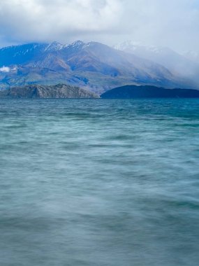 Wanaka Gölü fırtınalı bir günde, Yeni Zelanda