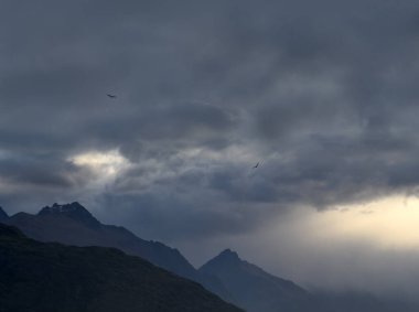 Queenstown, Yeni Zelanda çevresindeki dağların manzarası