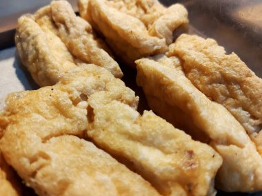 Daldırma sosu ile kızarmış tofu soya fasulyesi getirin geleneksel Çin mutfağı